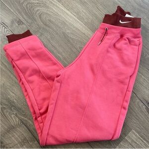 Women’s Nike double waistband jogger sweatpants